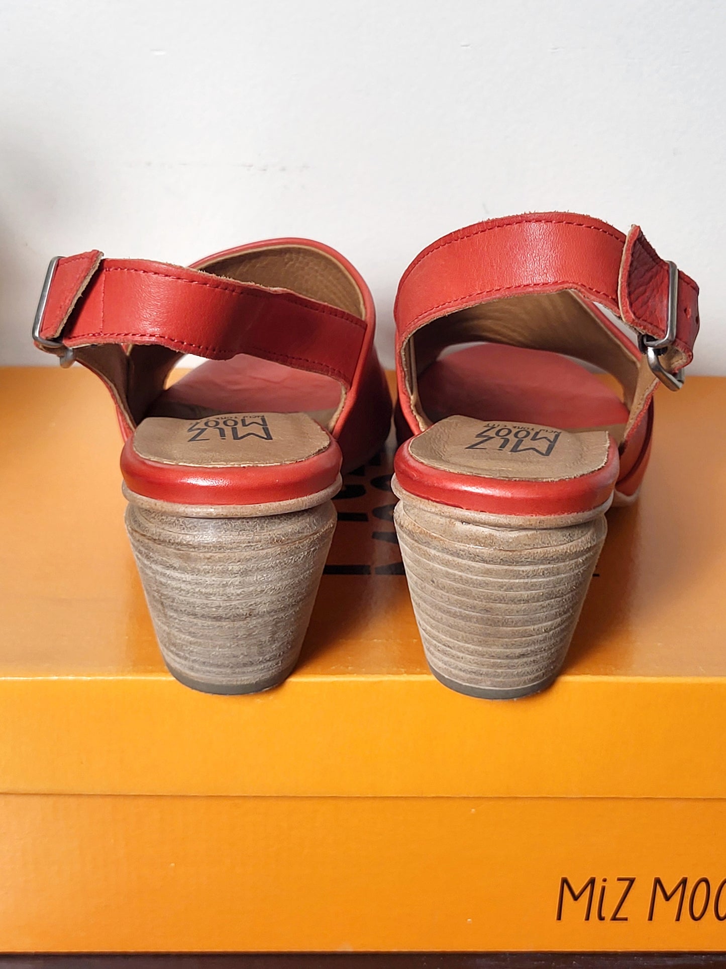 Miz Mooz scarlet leather "Ace" block heel sandals. Size 39 (US size 8)