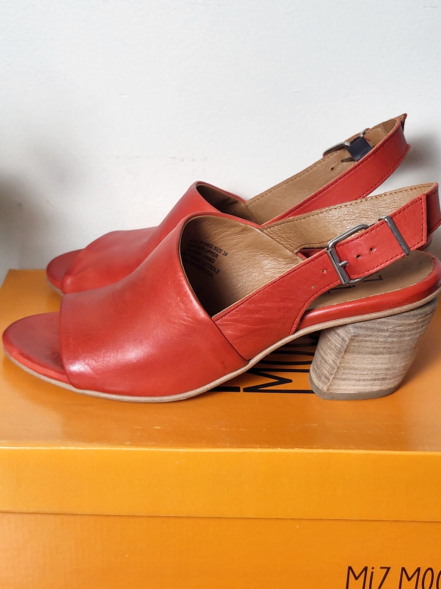 Miz Mooz scarlet leather "Ace" block heel sandals. Size 39 (US size 8)