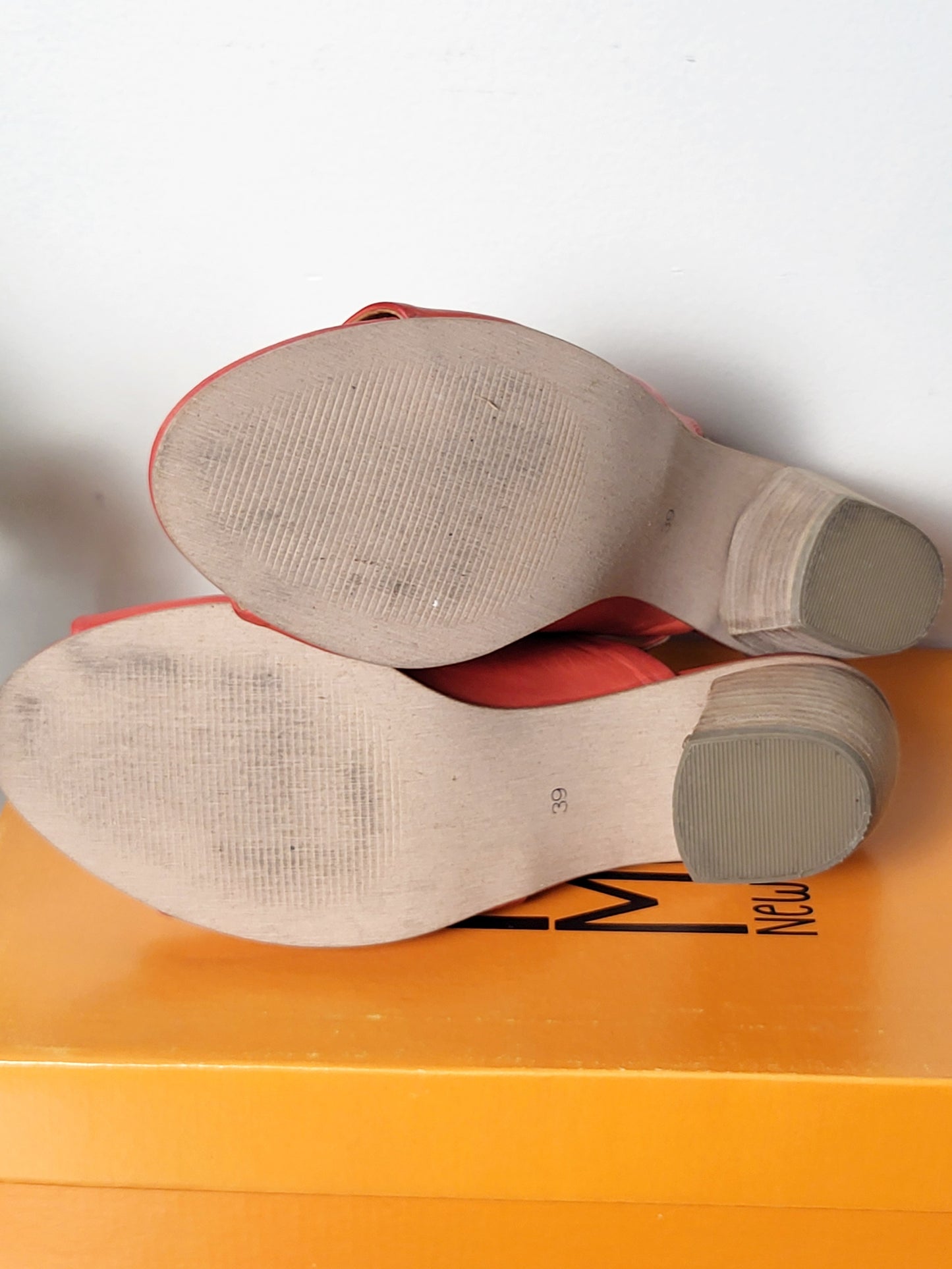 Miz Mooz scarlet leather "Ace" block heel sandals. Size 39 (US size 8)