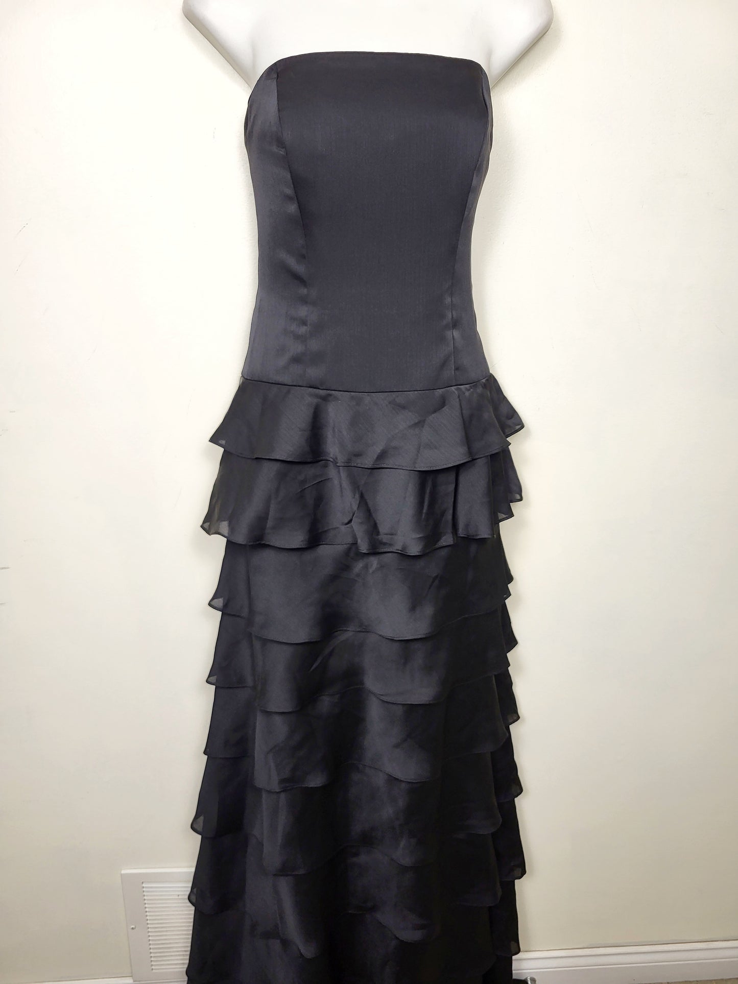 NEW - Alfred Sung black ruffle sleeveless maxi gown. Size 6