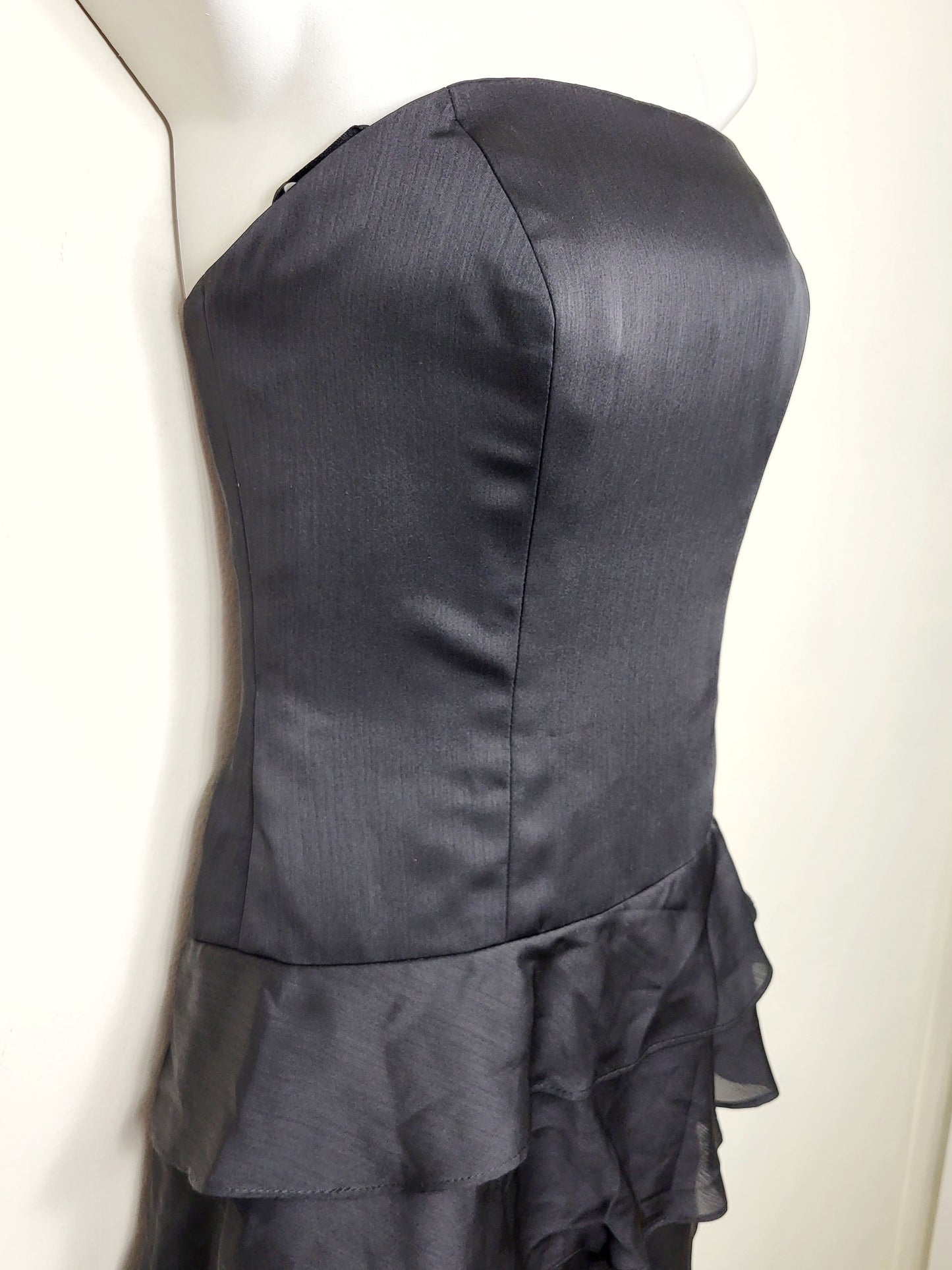 NEW - Alfred Sung black ruffle sleeveless maxi gown. Size 6