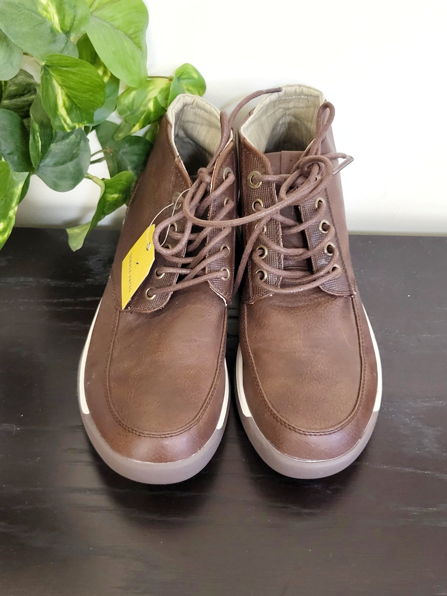 NEW - Denver Jayes brown casual lace up shoes. Size 7 (Men's)