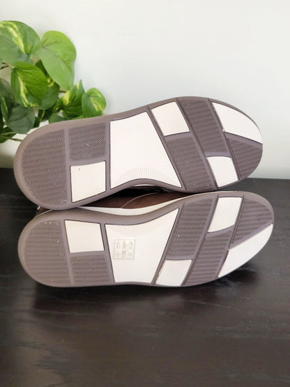 NEW - Denver Jayes brown casual lace up shoes. Size 7 (Men's)