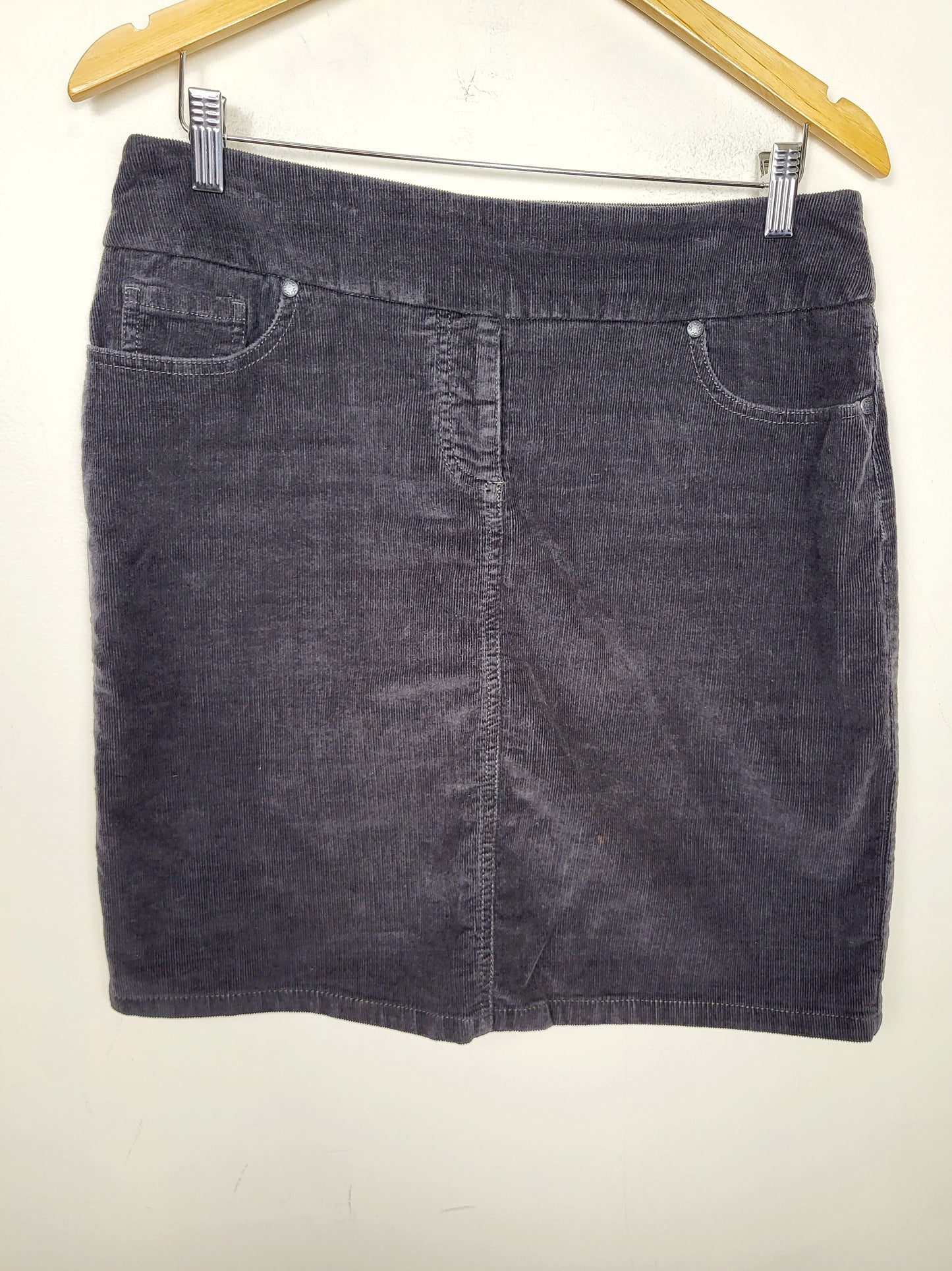 Reitmans grey corduroy skirt. Size 9