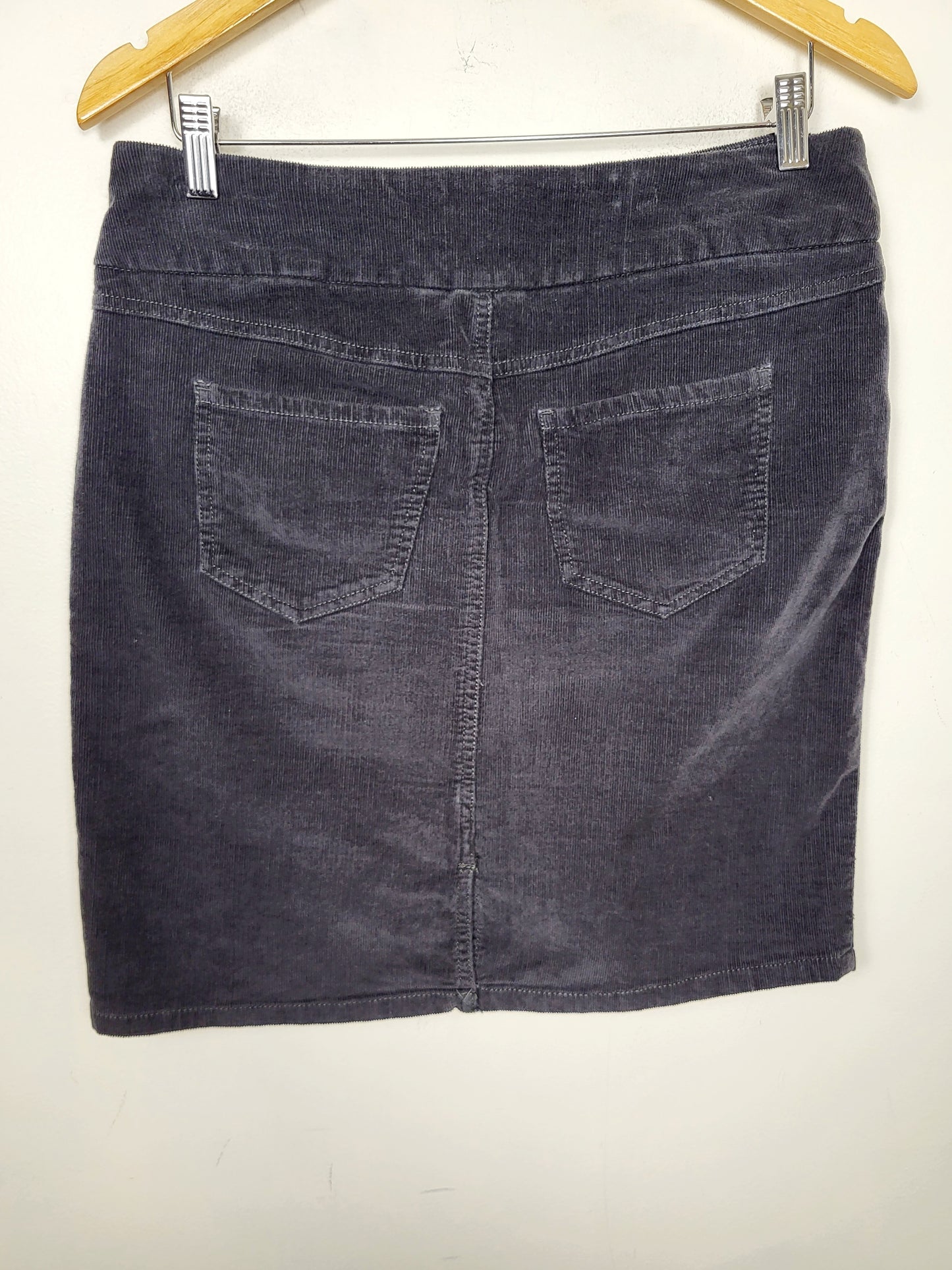 Reitmans grey corduroy skirt. Size 9