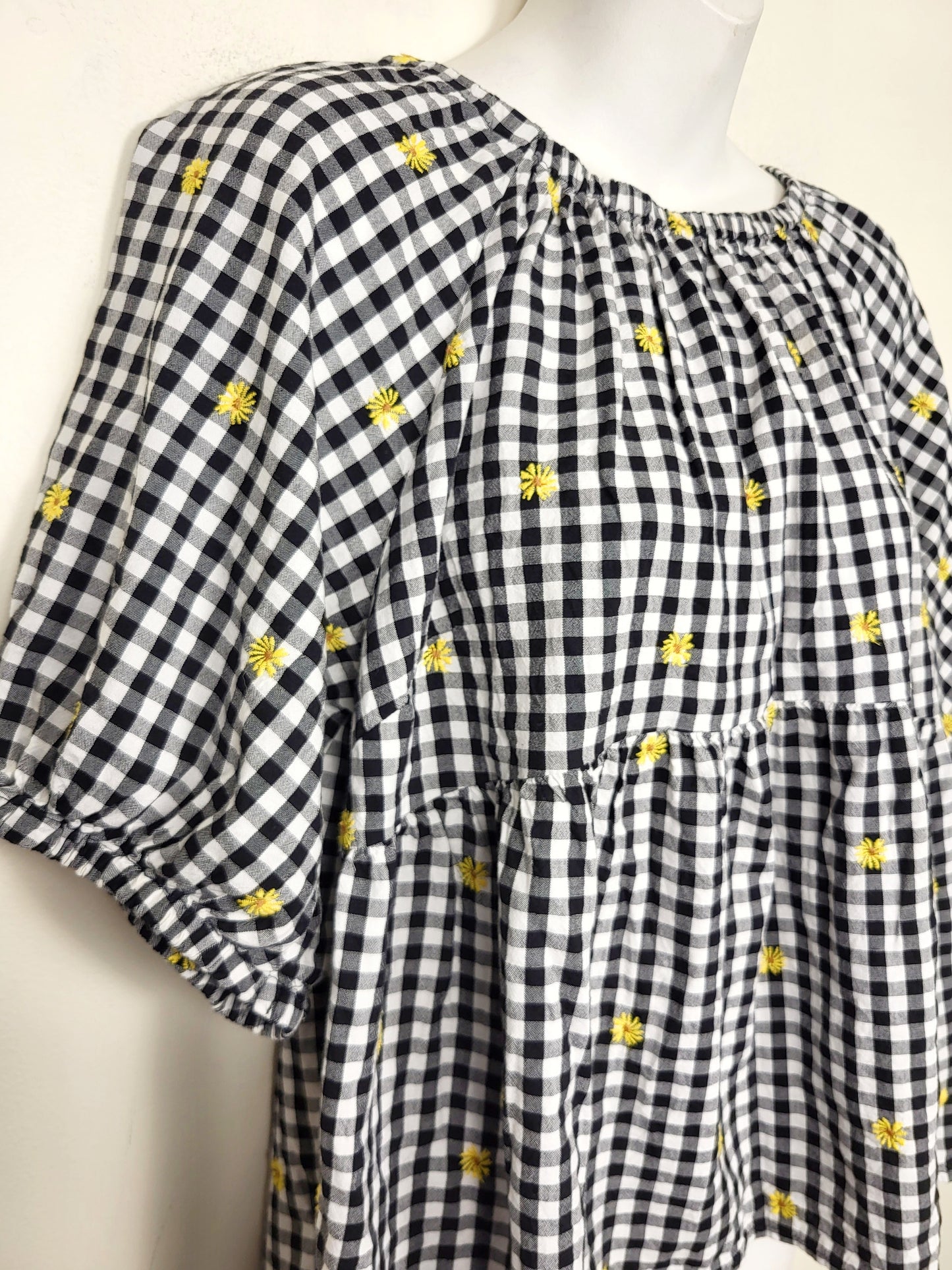 Old Navy Gingham Floral Daisy Embroidered Puff Sleeve Babydoll Top. Size large