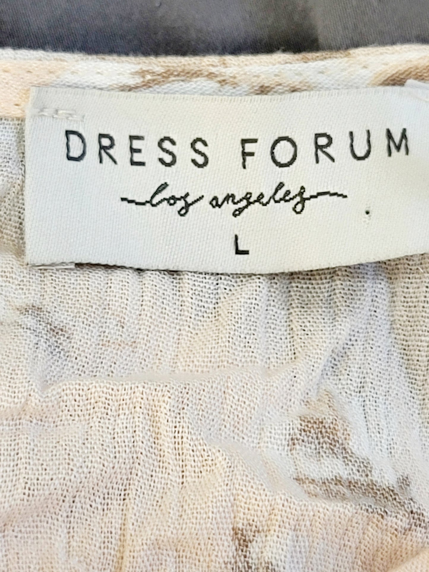 Dress Forum peachy-pink floral print flowy rayon mini dress. Size large