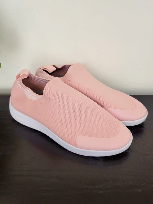 Heyfolks pink mesh slip-on Voyager shoes. Size 7.5