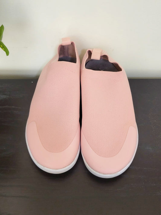 Heyfolks pink mesh slip-on Voyager shoes. Size 7.5