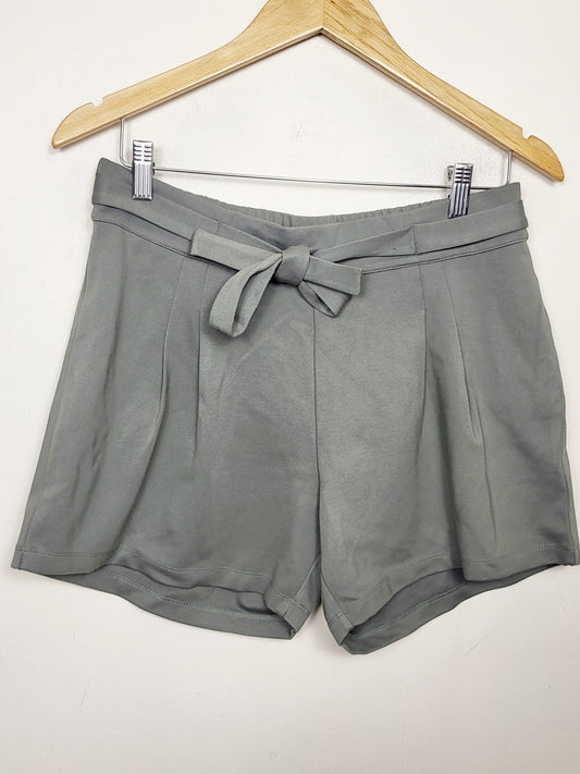 NEW - Jacqueline de Yong sage grey/green "Yacht Party Shorts." Size large