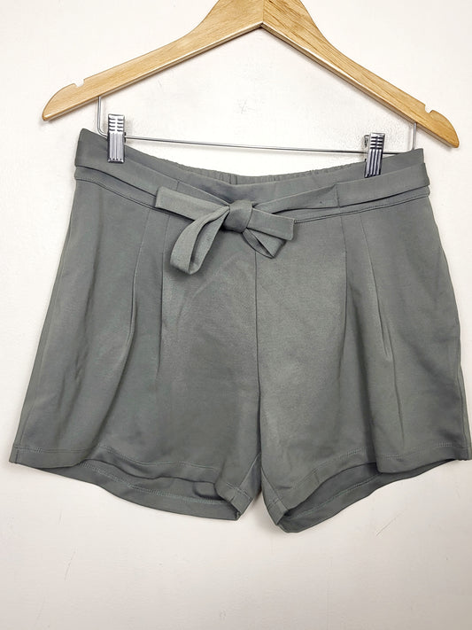 NEW - Jacqueline de Yong sage grey/green "Yacht Party Shorts." Size large