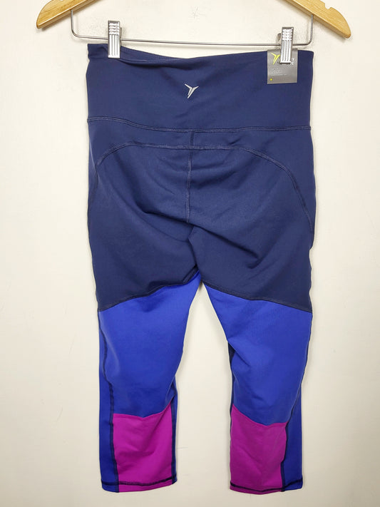 NEW - Old Navy cropped Go-Dry leggings. Size medium