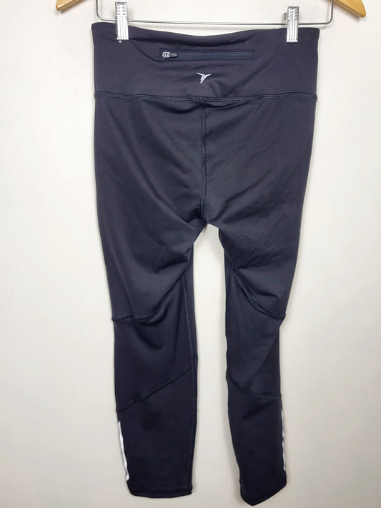 Old Navy black cropped Go-Dry leggings. Size medium
