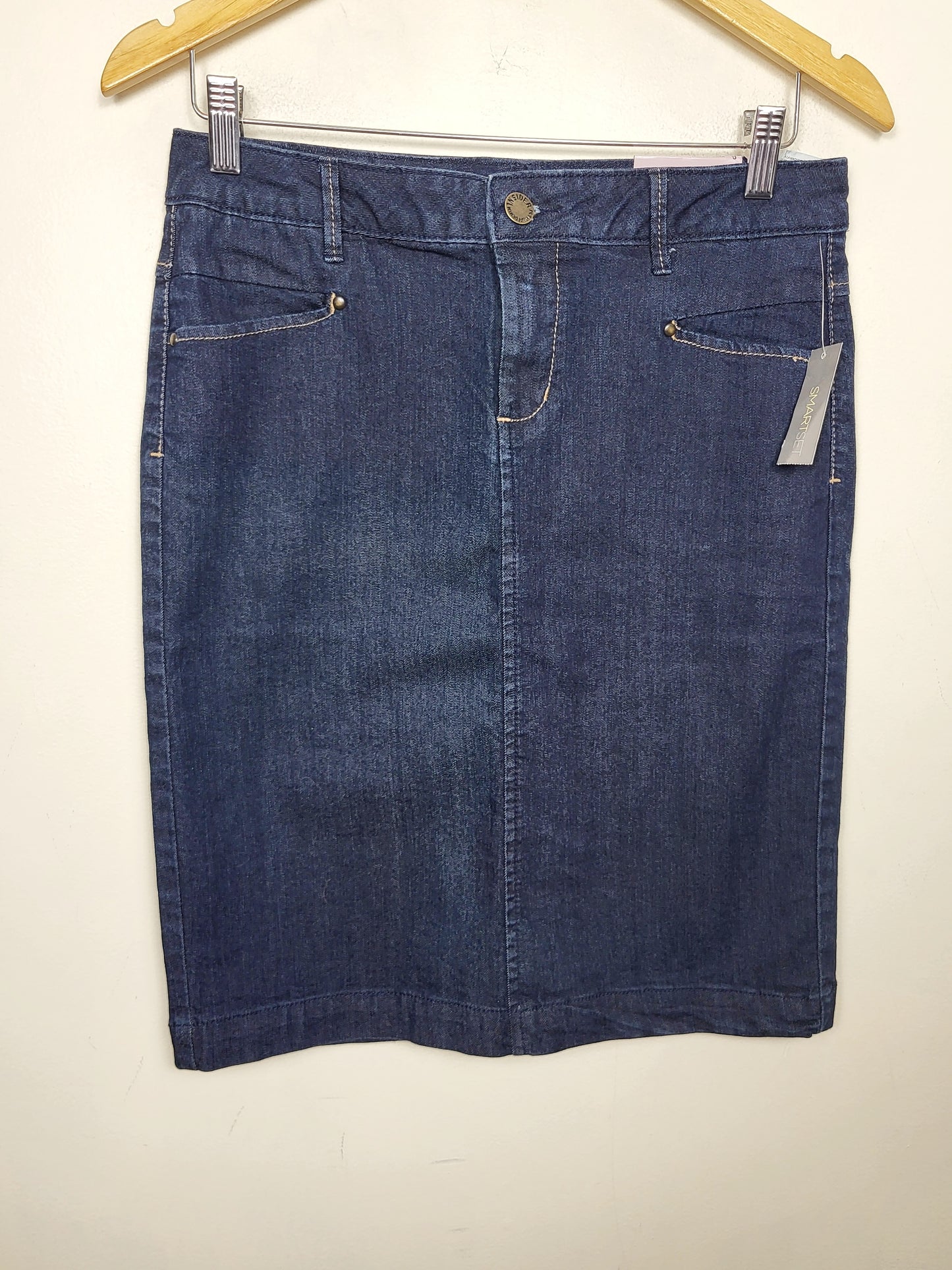NEW - Smart Set Insider Premium denim skirt. Size 6