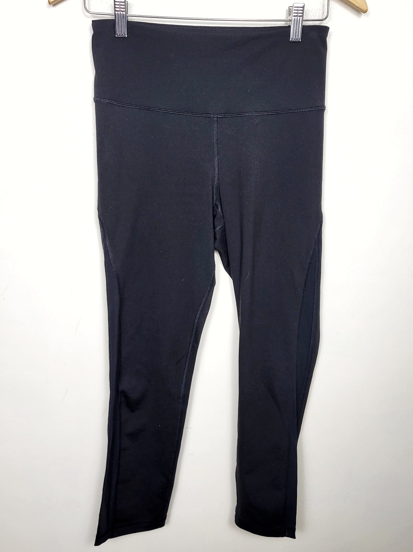 Old Navy black Go-Dry cropped leggings. Size medium TALL
