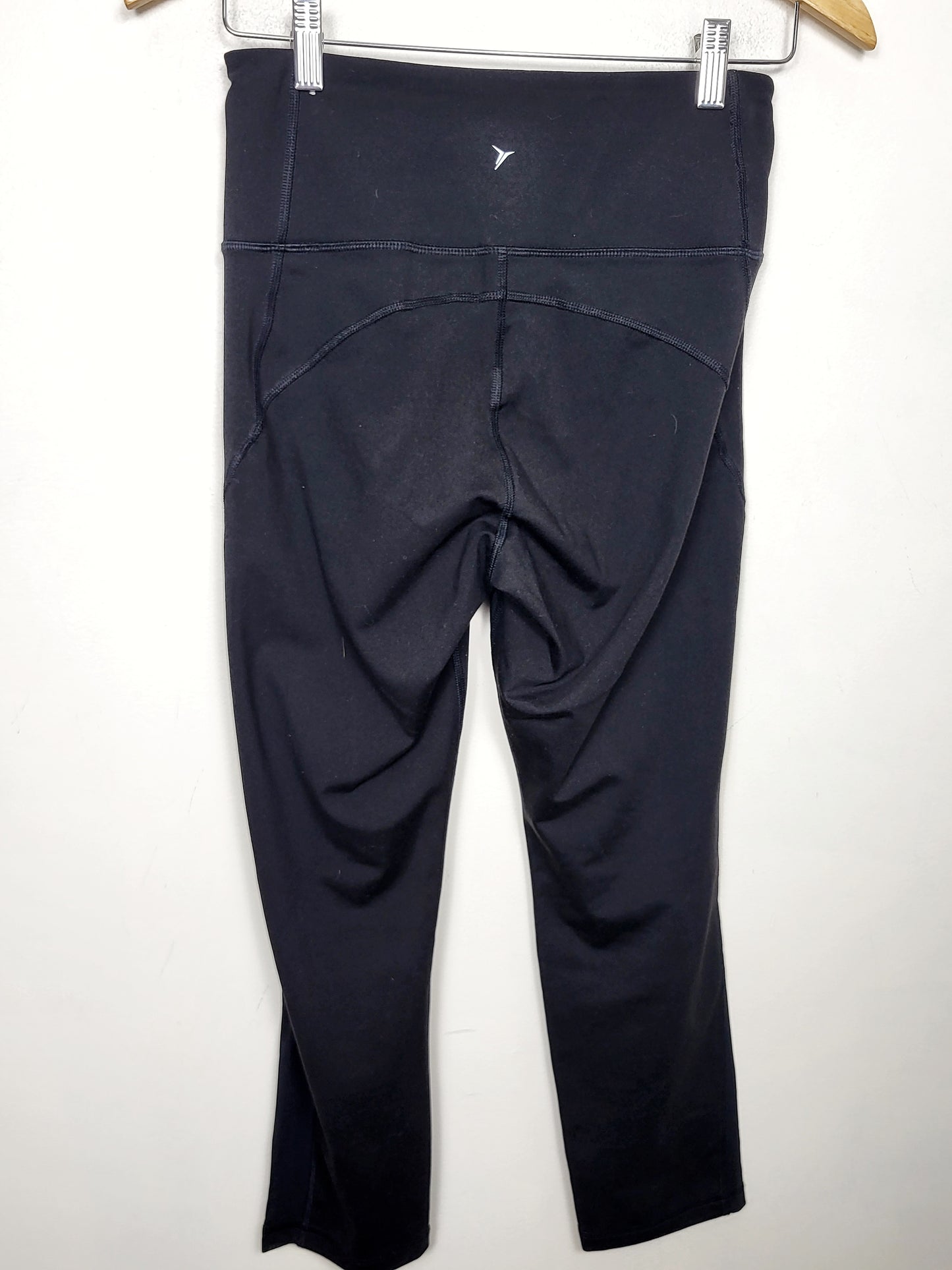 Old Navy black Go-Dry cropped leggings. Size medium TALL