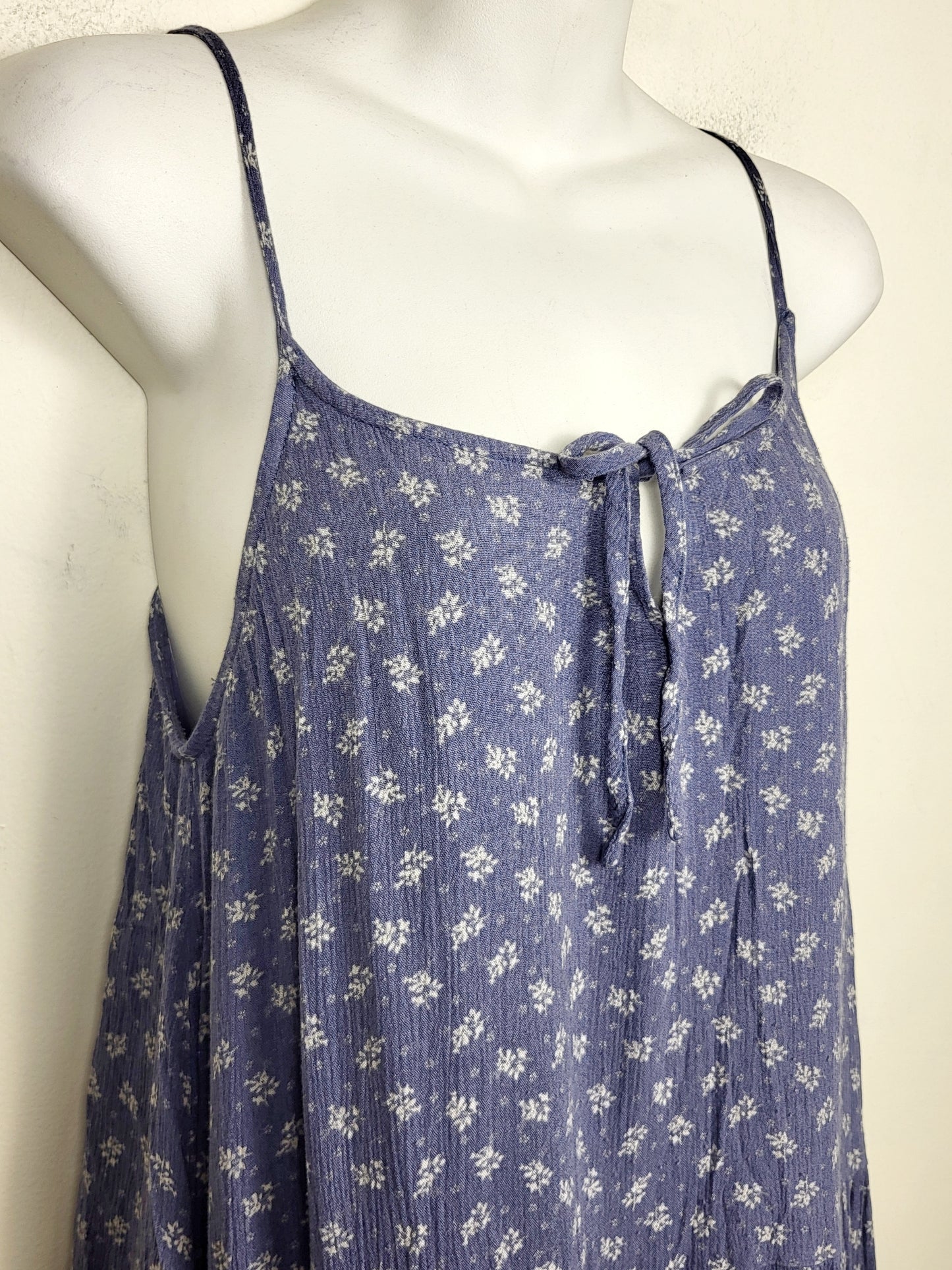 Dress Forum blue floral print mini dress. Size medium