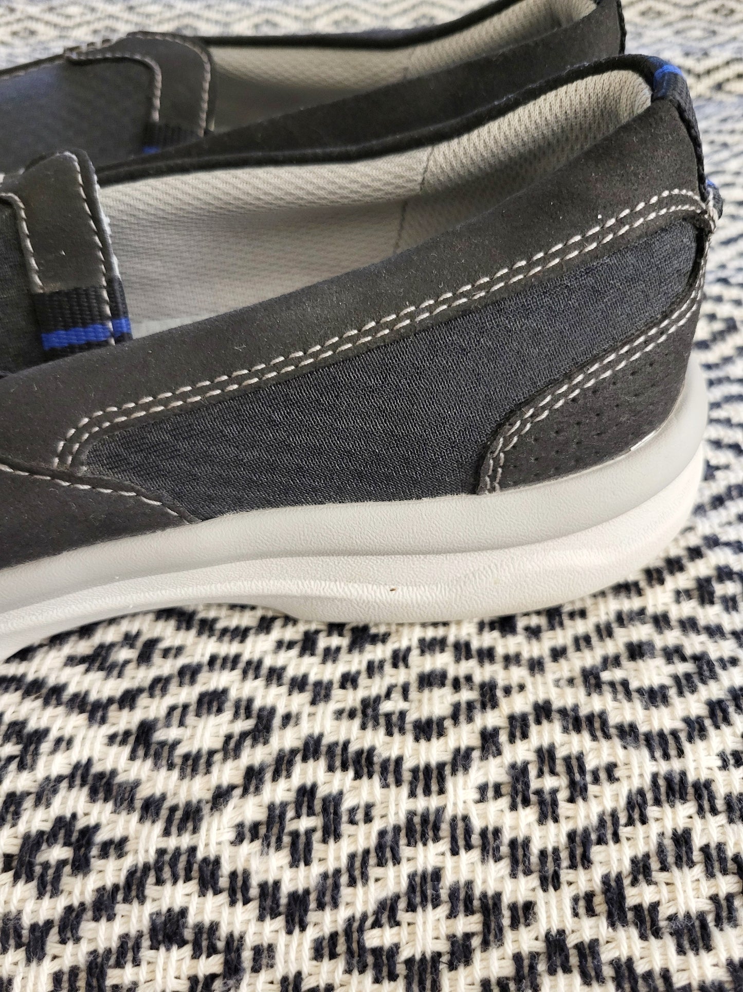 Clarks black Cloudsteppers slip-on shoes. Men's size 7