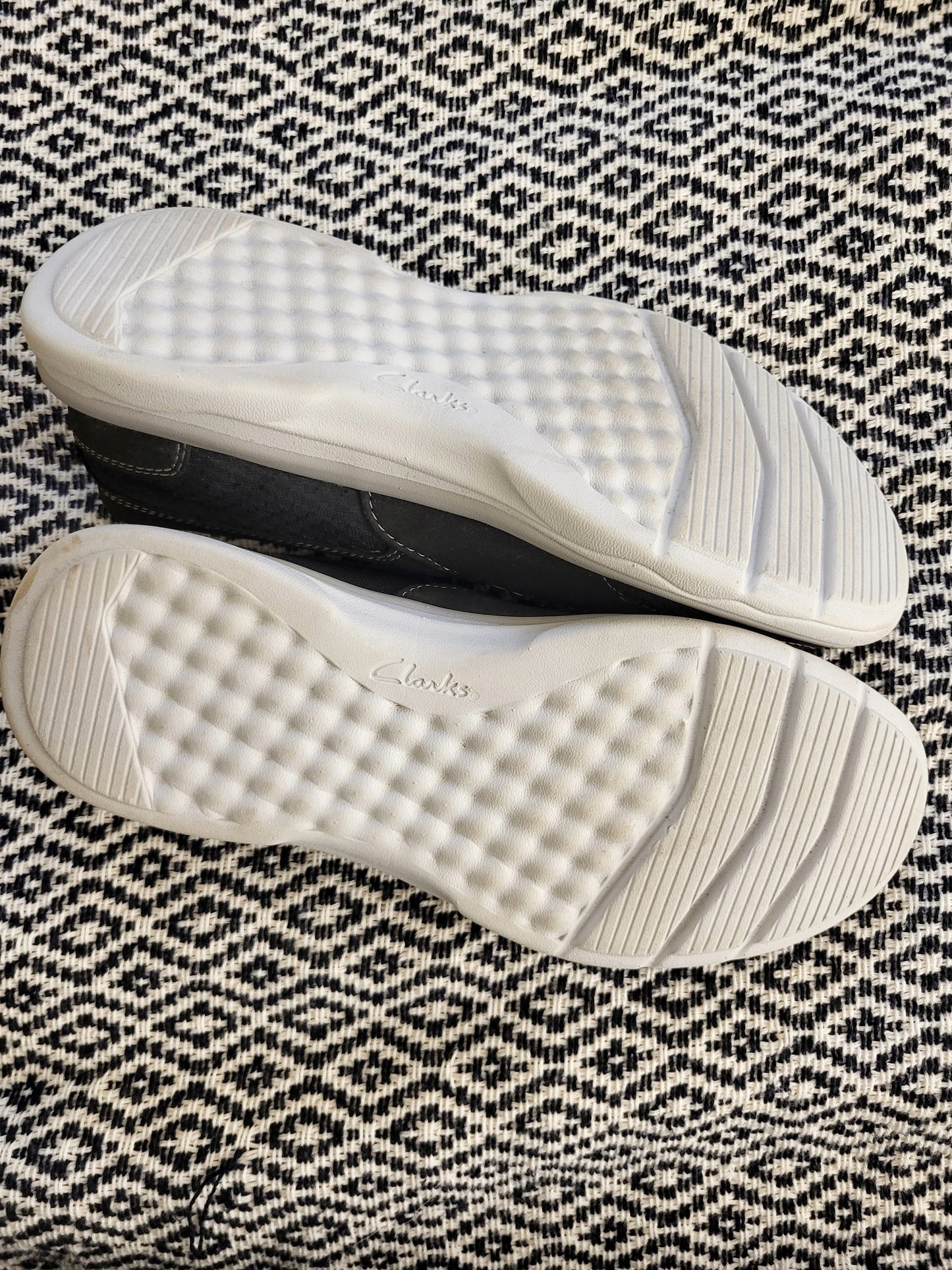 Clarks black Cloudsteppers slip-on shoes. Men's size 7