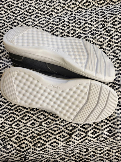 Clarks black Cloudsteppers slip-on shoes. Men's size 7