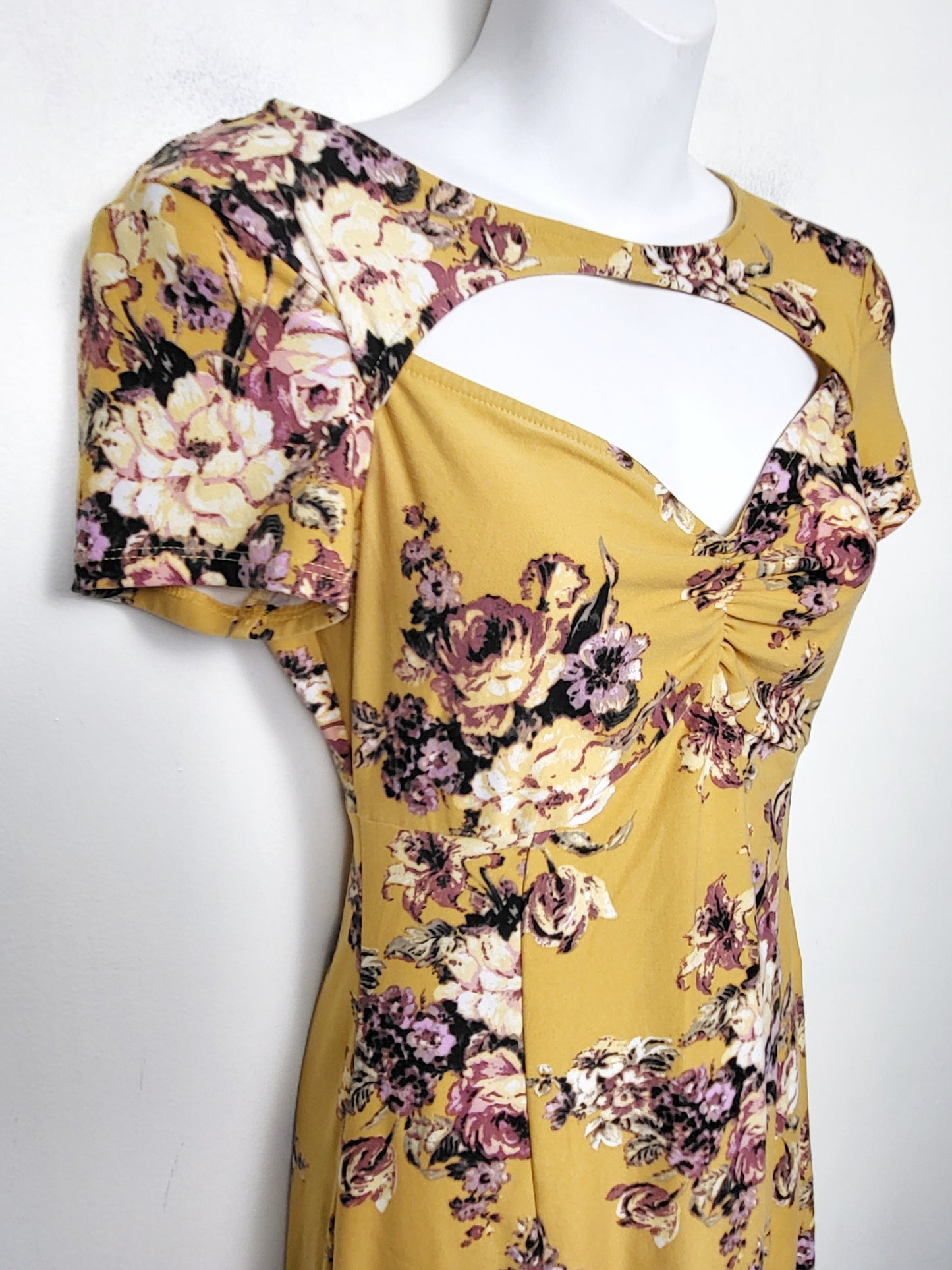 Streetwear Society golden yellow floral print mini dress with cut-out. Size small