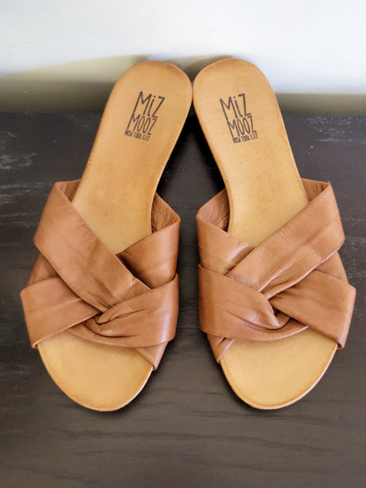 Miz Mooz Fabio Leather Knotted Slide Sandals in brown. Size 9