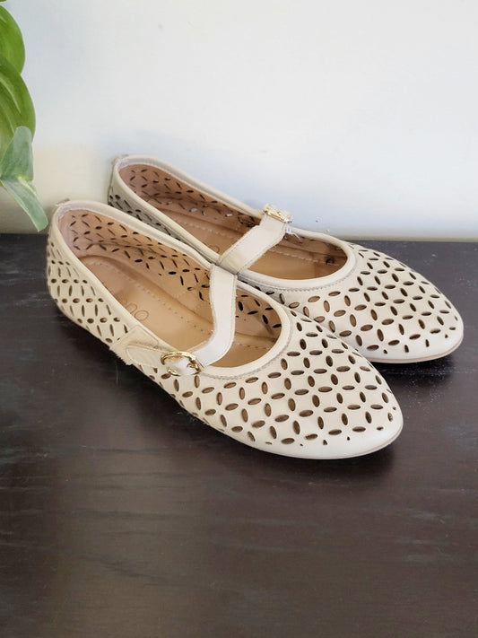 Bueno Kehlani Flat leather shoes. Size 40 (US size 9.5 to 10)