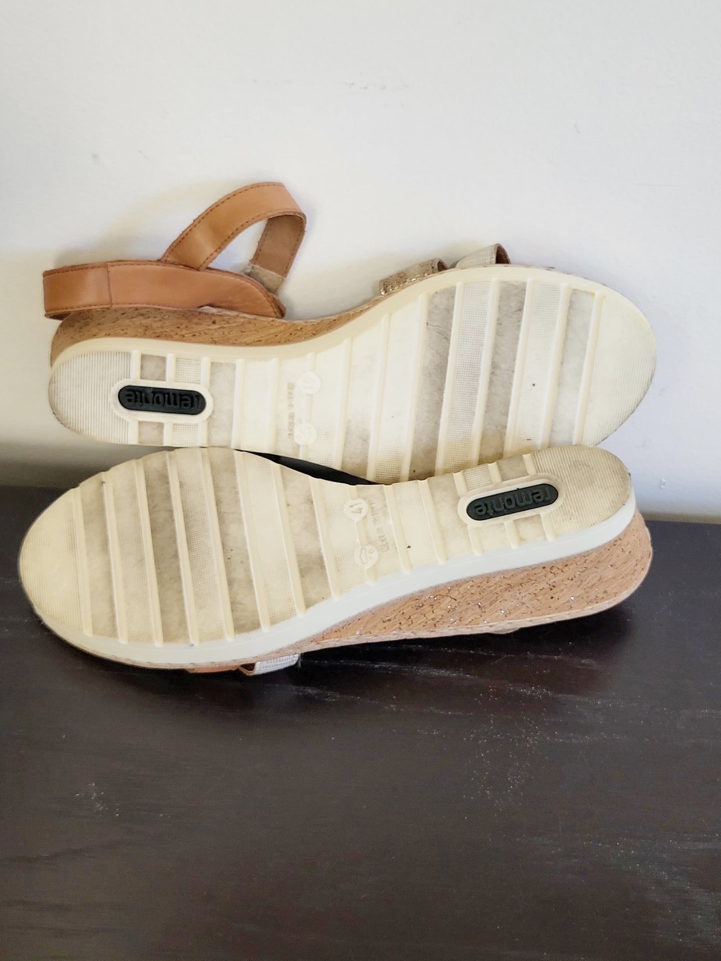 Remonte Tan/Gold criss-cross wedge sandals. Size 41 (US size 10)