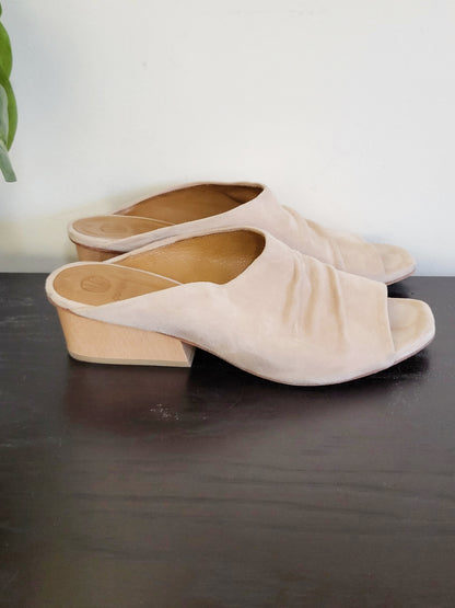 Coclico Oahu Suede Low-heel Mule Sandals. Size 39.5 (US size 8.5 - 9)
