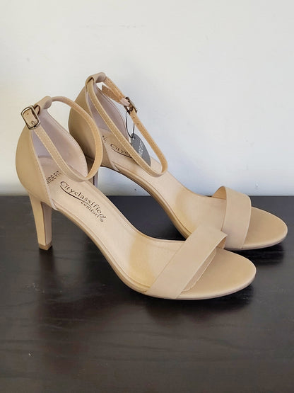 NEW -  City Classified "Fashion Forward" nude heels. Size 9 wide fit