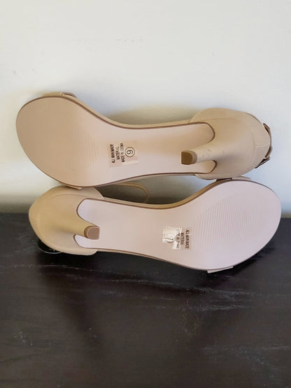 NEW -  City Classified "Fashion Forward" nude heels. Size 9 wide fit