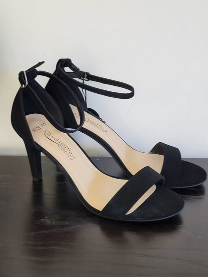 NEW - City Classifed black "Fashion Foward" heels. Size 9 wide fit
