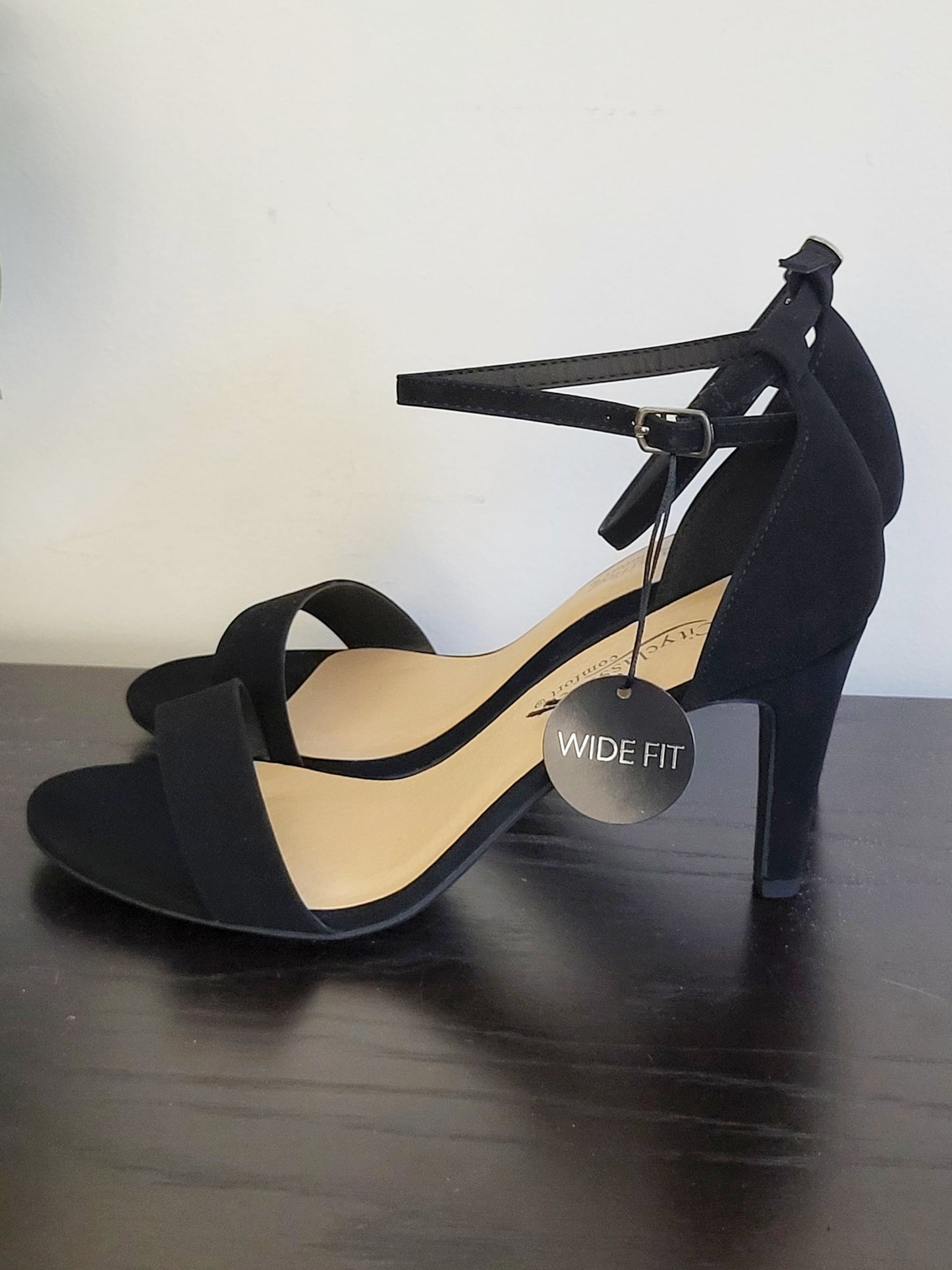 NEW - City Classifed black "Fashion Foward" heels. Size 9 wide fit