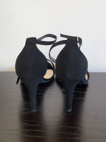 NEW - City Classifed black "Fashion Foward" heels. Size 9 wide fit