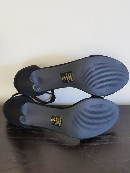 NEW - City Classifed black "Fashion Foward" heels. Size 9 wide fit