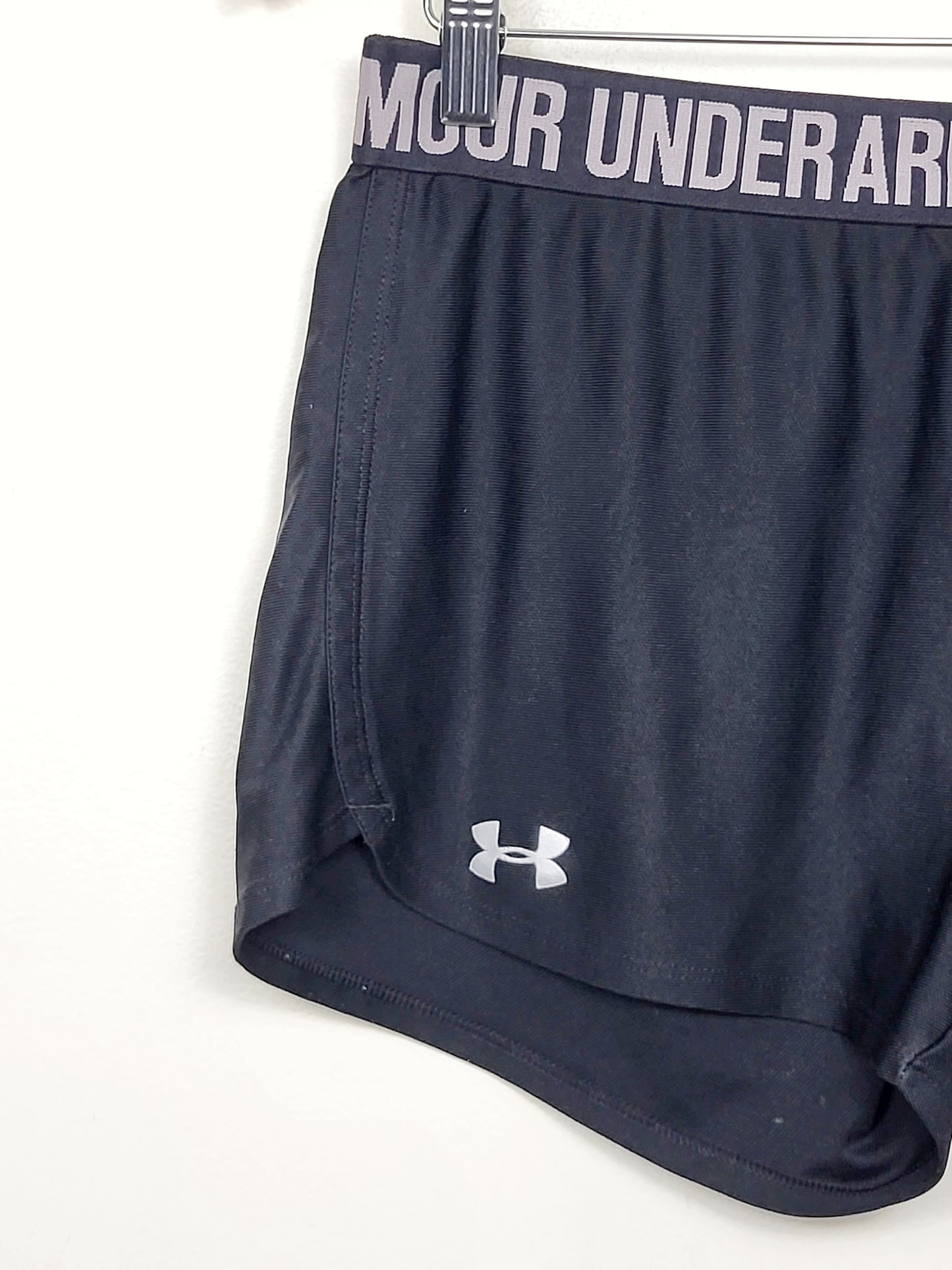 Under Armour Women's Tech Play Up Shorts. Size MEDIUM