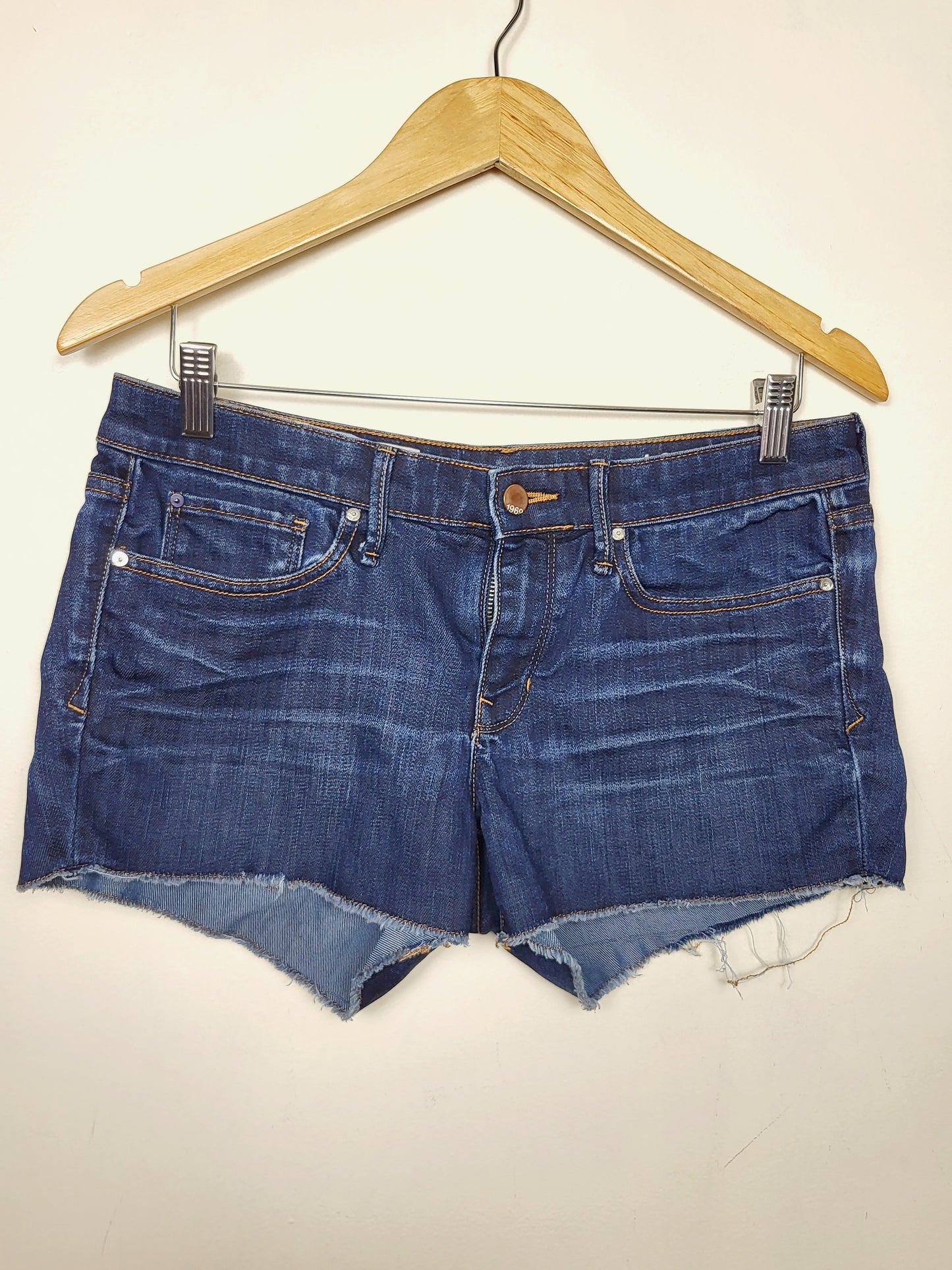 Gap 1969 Summer Cut-offs | Size 28 (measures as a 30)