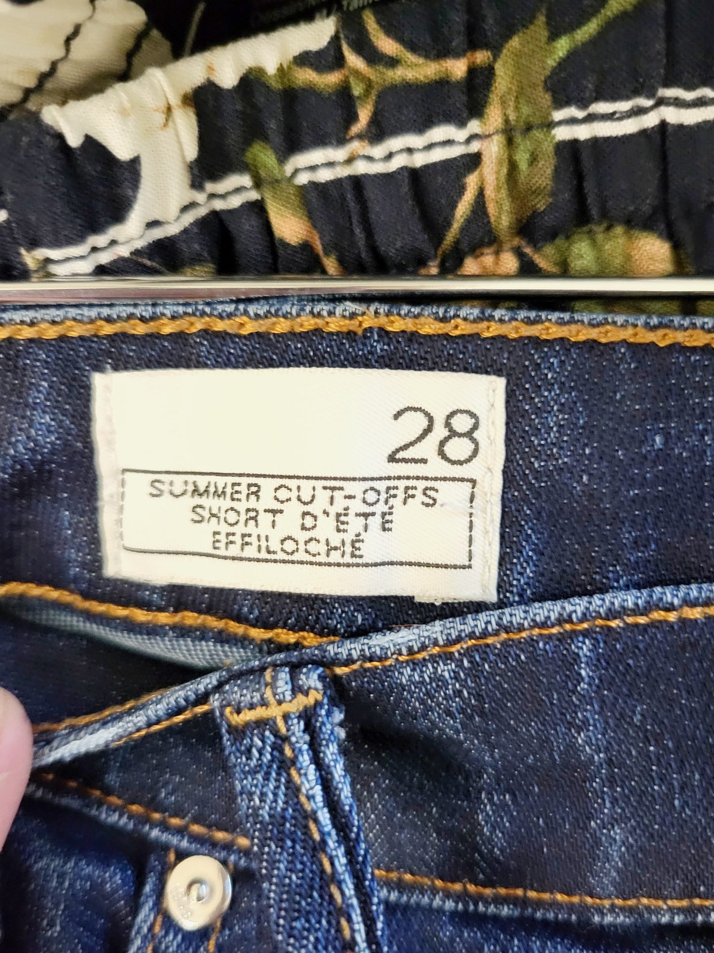 Gap 1969 Summer Cut-offs | Size 28 (measures as a 30)