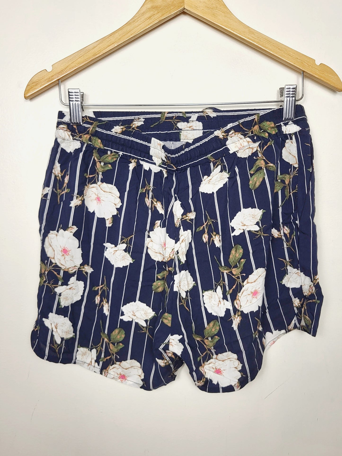 Vera Moda navy floral print shorts | Size MEDIUM