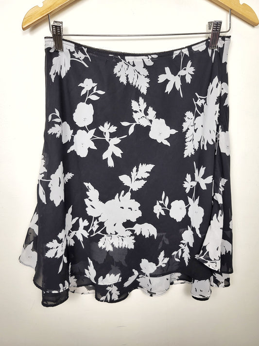 Ricki's black and white floral print flowy chiffon skirt | Size 4