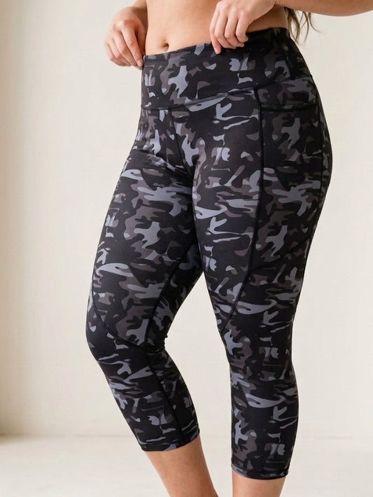 NEW - Zyia Active hi-rise "Light 'n Tight" high rise pocket capri leggings | Size 16-18