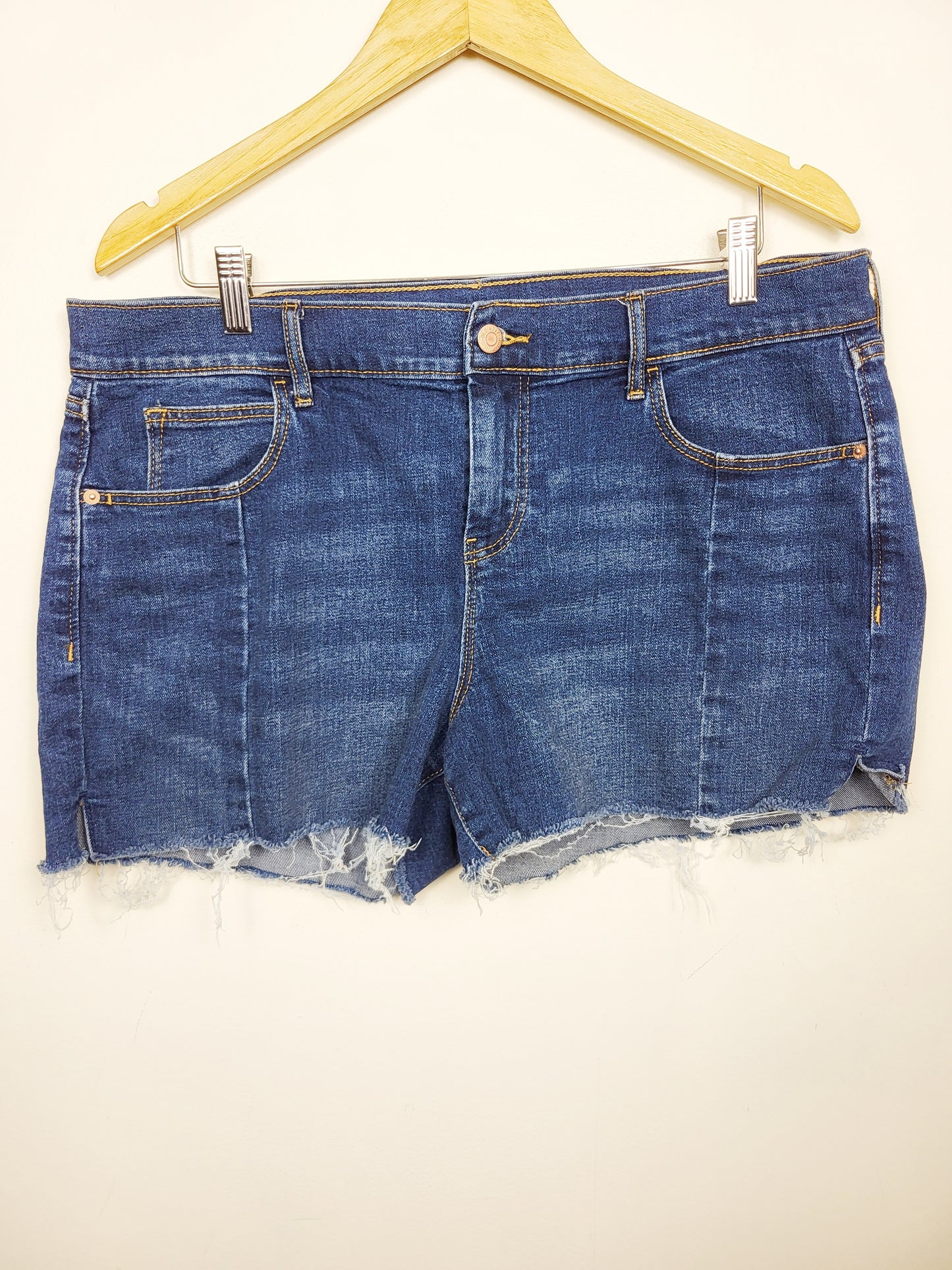Old Navy boyfriend fit jean shorts | Size 14