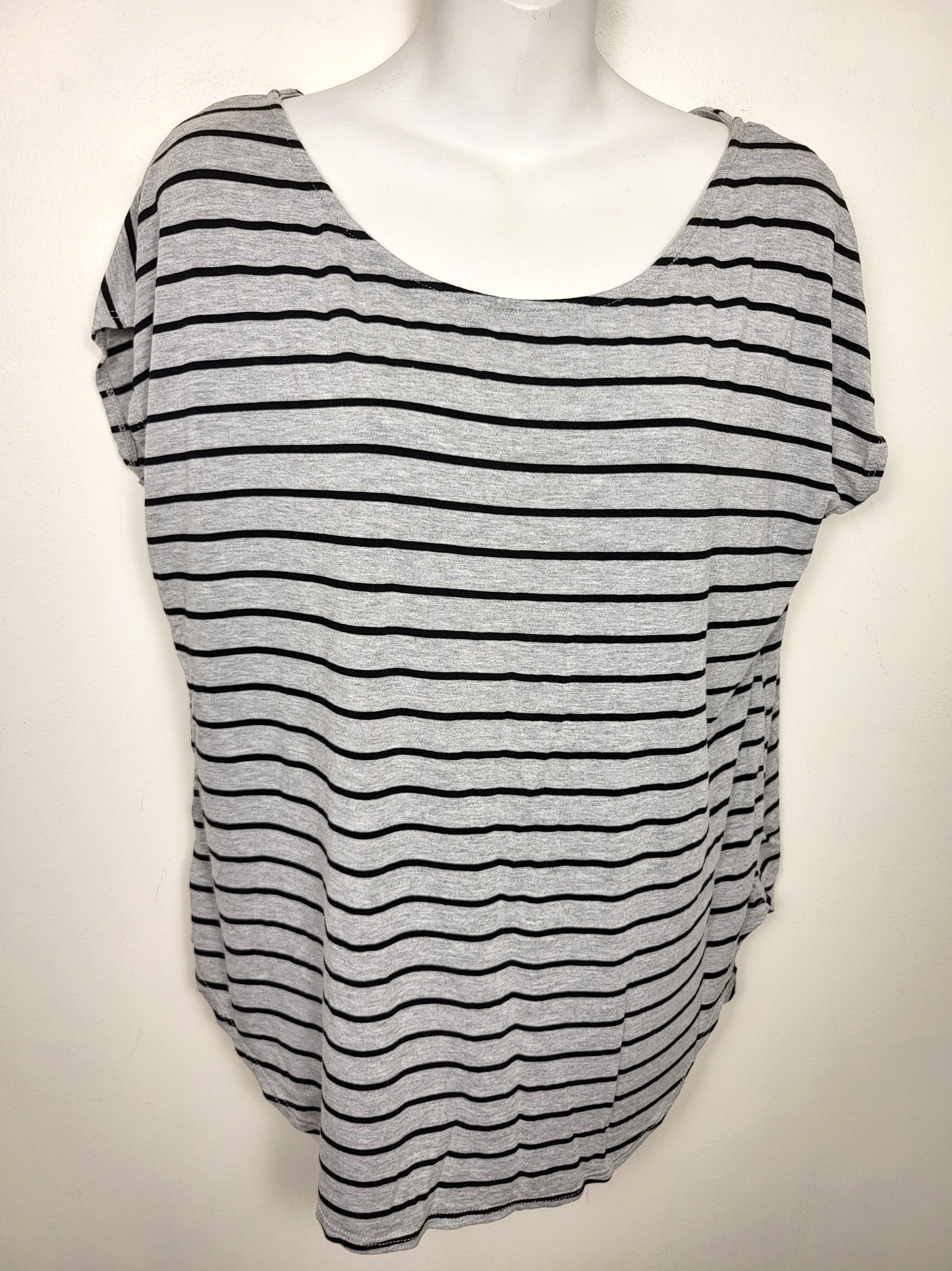 Studio grey striped round neck t-shirt | Size LARGE