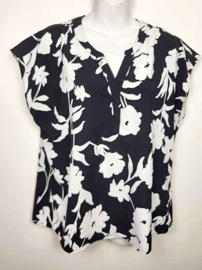 Ricki's black and white floral print top | Size LARGE