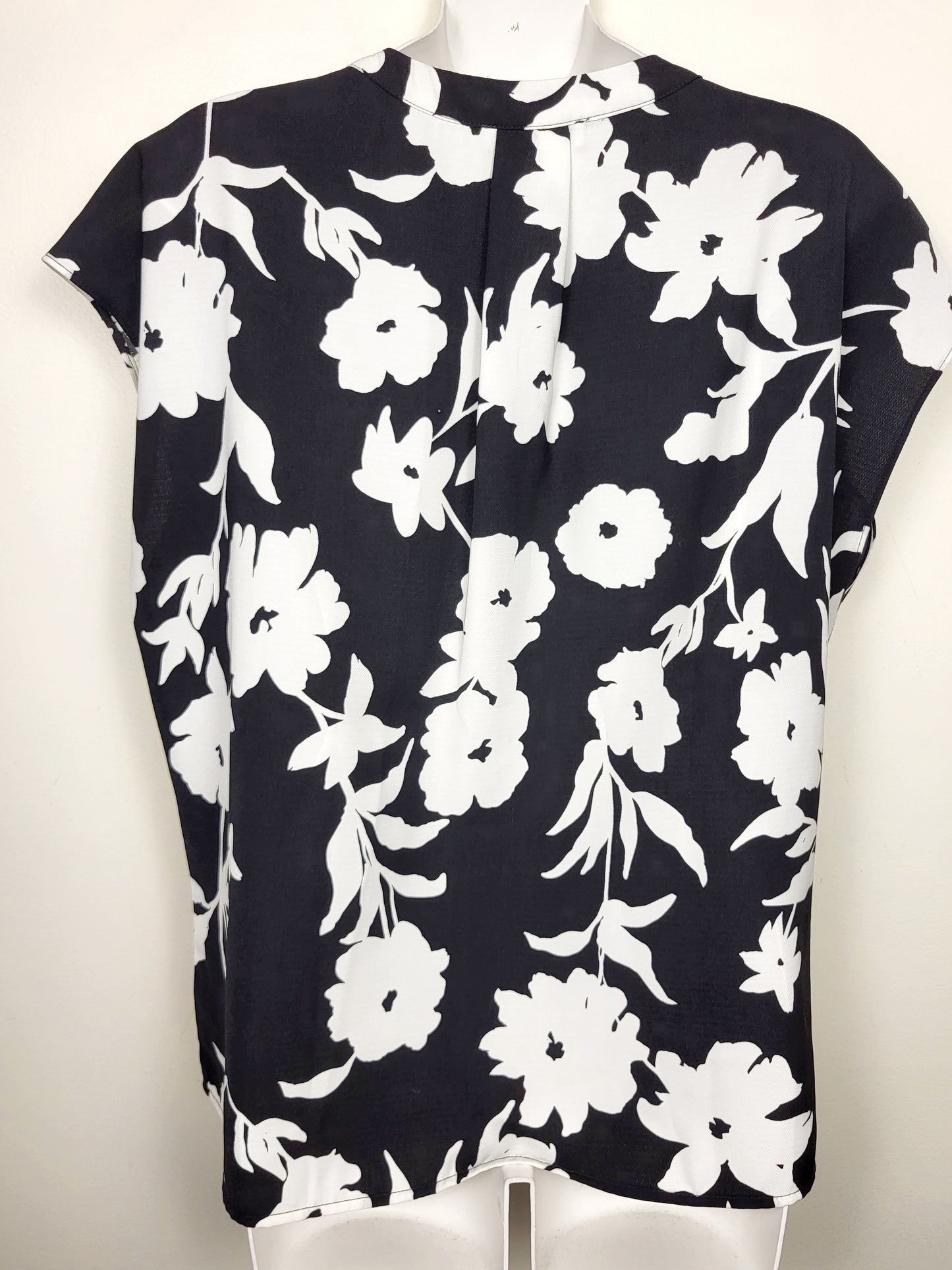 Ricki's black and white floral print top | Size LARGE