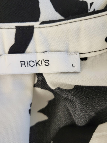 Ricki's black and white floral print top | Size LARGE