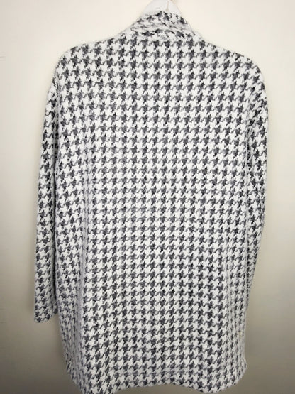 Reitmans soft and fuzzy hounsdtooth pattern jacket / blazer | Size small