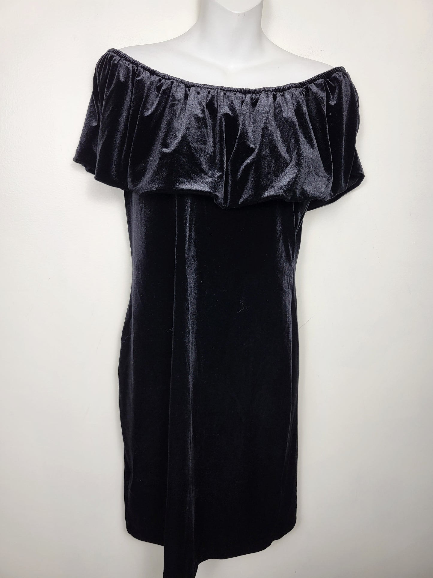 NEW - b. Young black velvet off the shoulder "Lavish" dress | Size MEDIUM