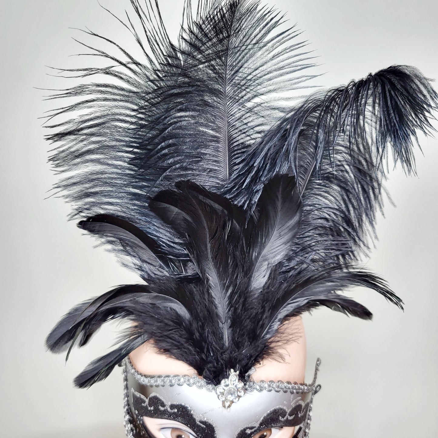 REWNDZ - Black and silver masquerade mask with feathers, minor flaws