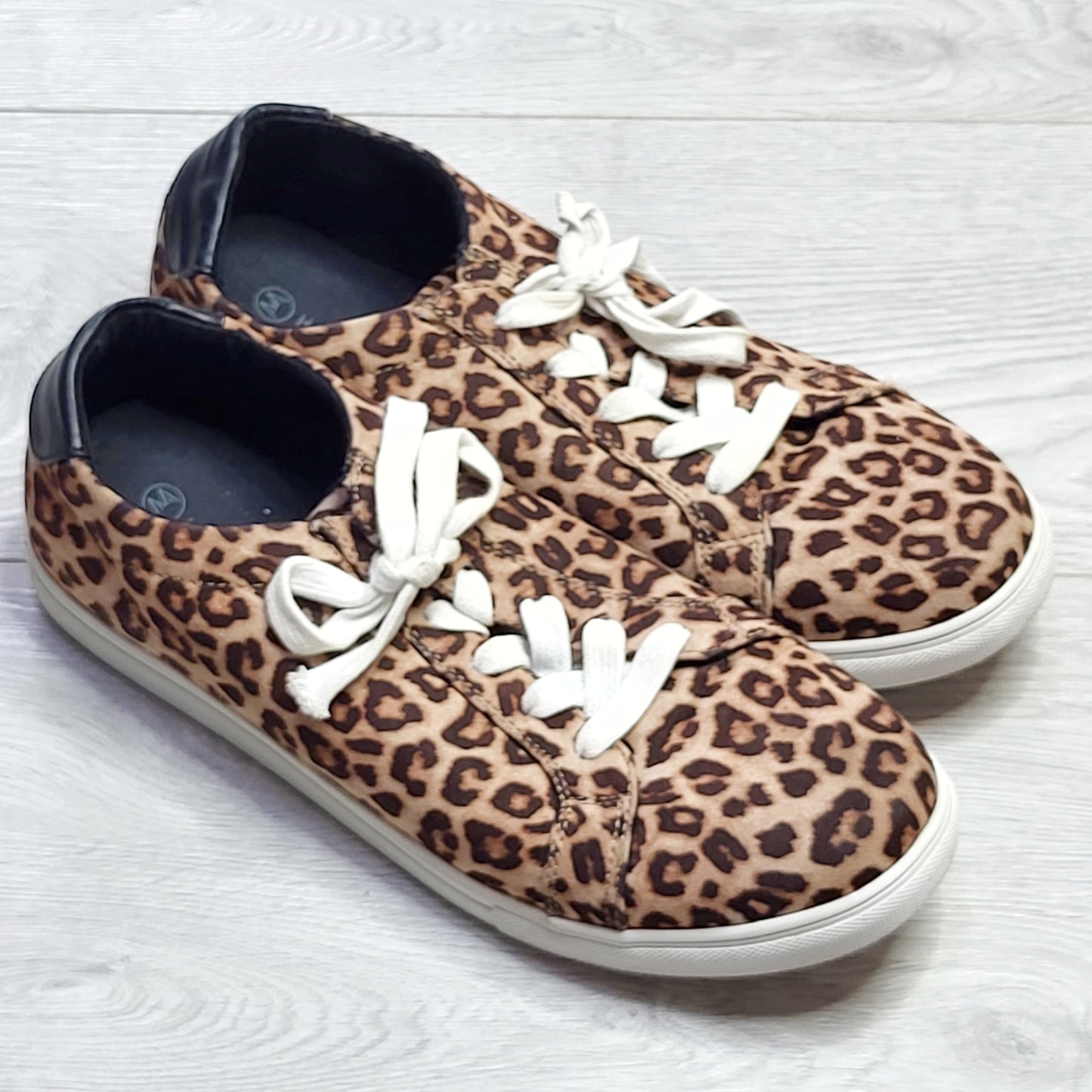 House of Harlow leopard print shoes, size 10, good condition